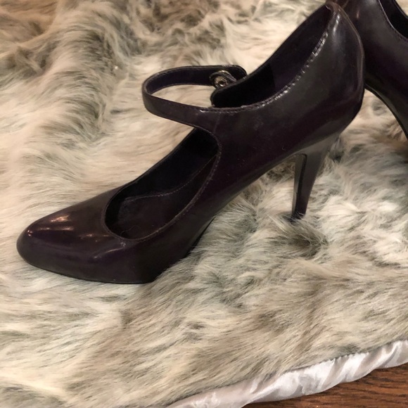 Shoes - Picture 3 of 4